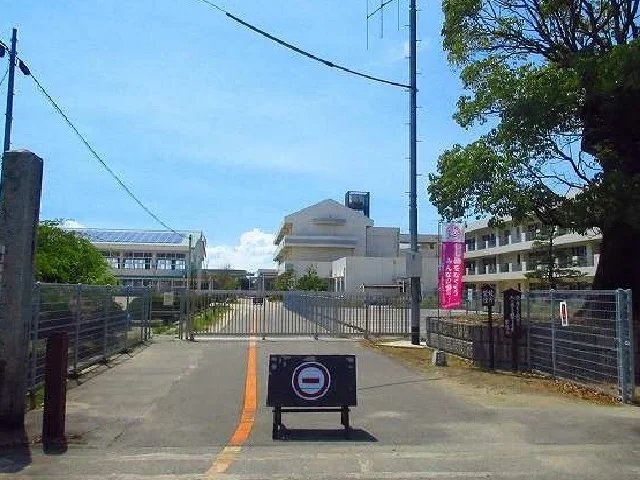 兵庫小学校まで1600m