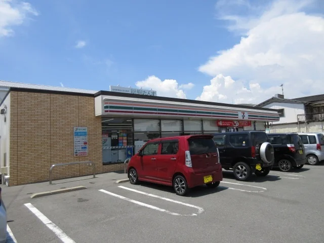 セブンイレブン大川榎津店まで560m