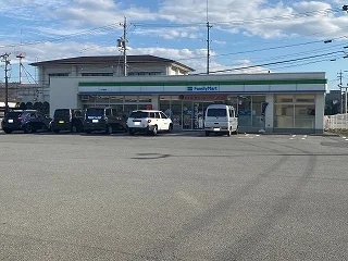 ファミリーマートまで100m