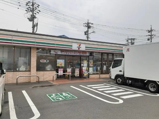 セブンイレブンまで950m