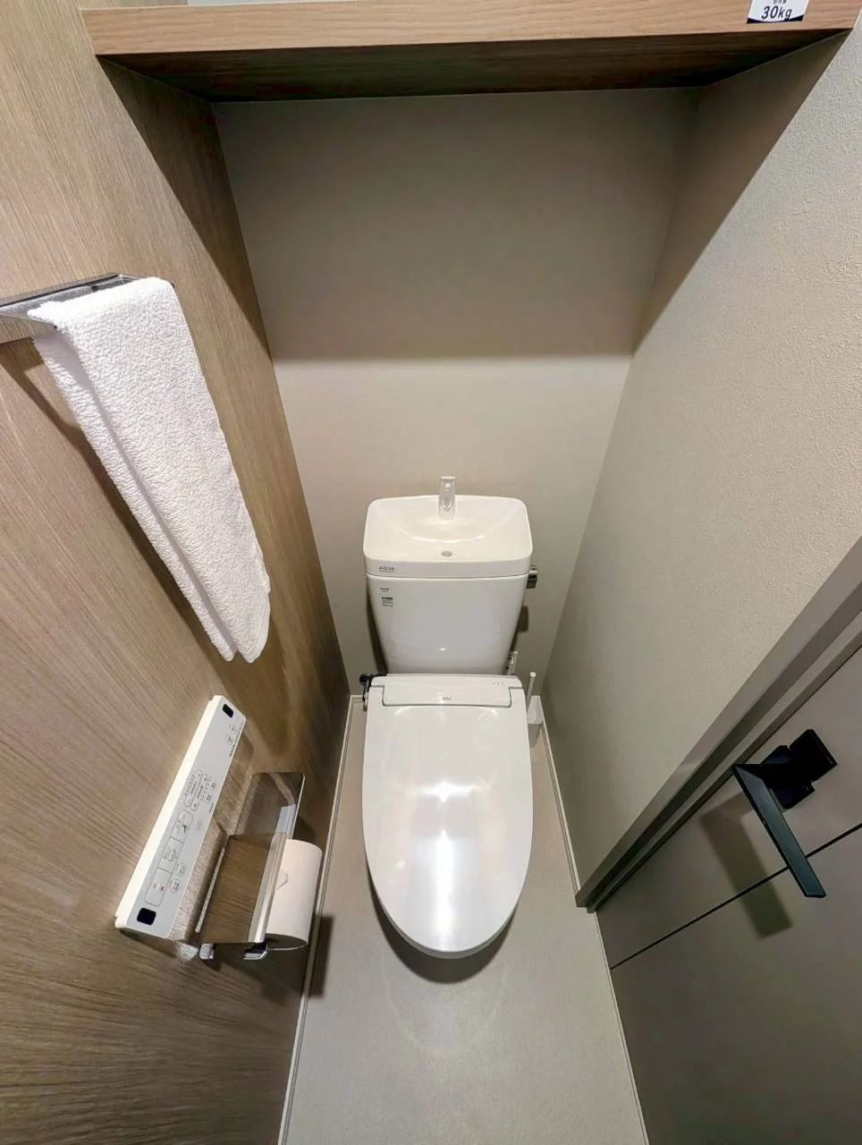 トイレ　※実際のお部屋の反転タイプになります。