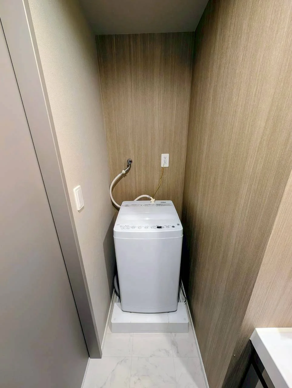 洗濯機　※実際のお部屋の反転タイプになります。