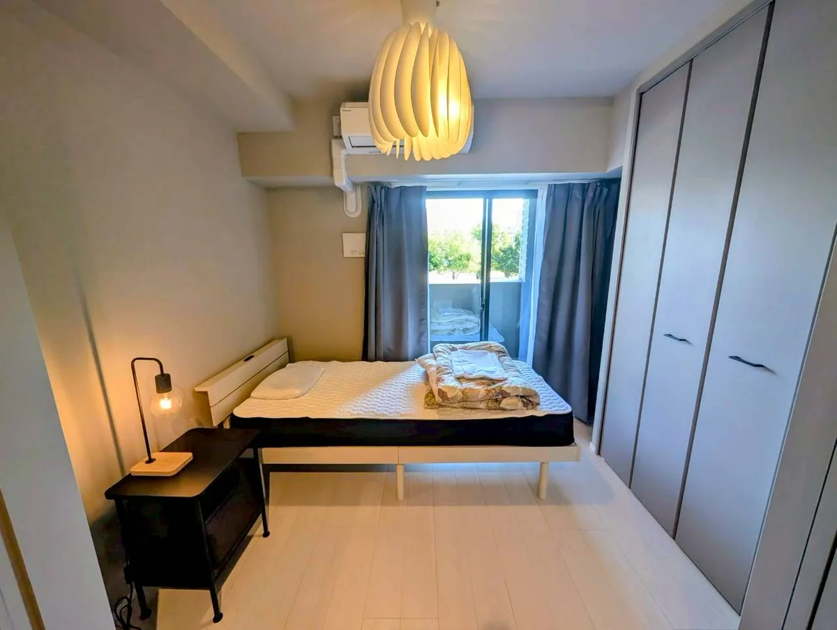 寝室　※実際のお部屋の反転タイプになります。