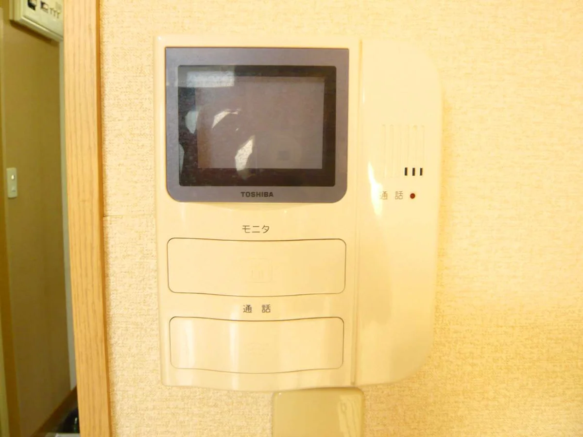 安心のモニター付きインターホン。