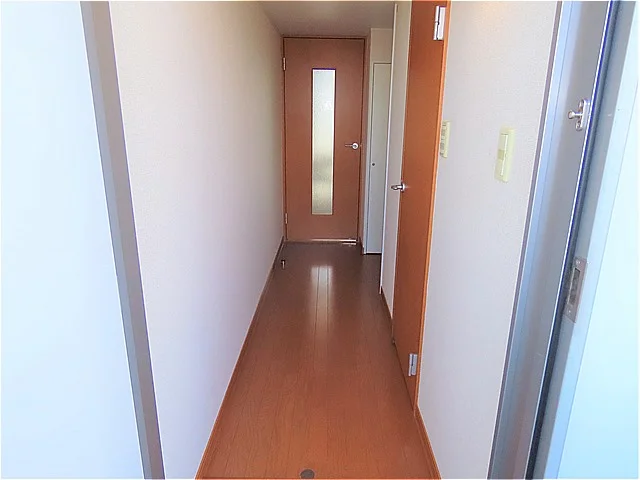 玄関からのアングルです