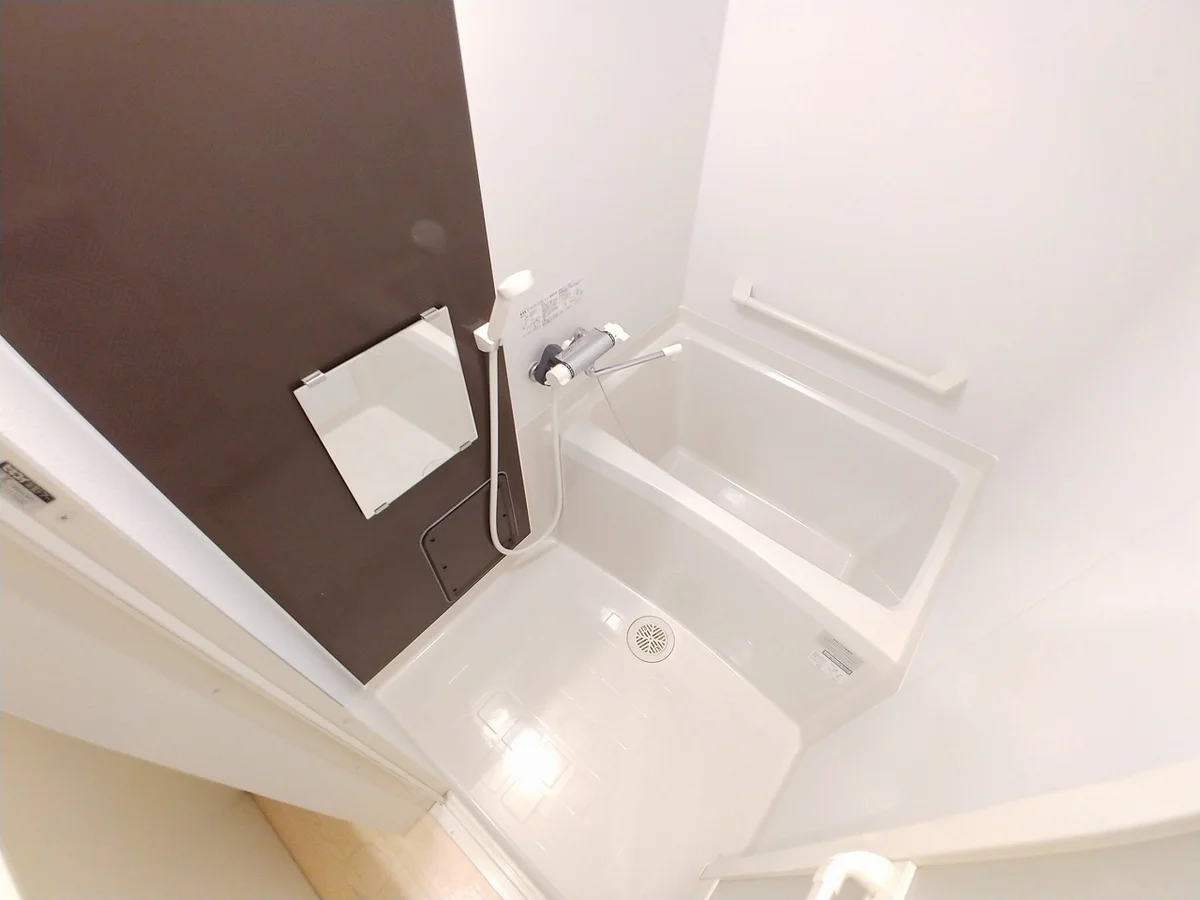 壁はおしゃれなカラーパネル