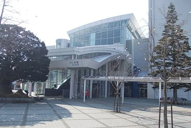 八戸駅まで2300m