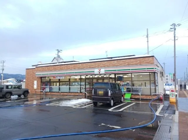 セブンイレブン大館御成町店まで1200m