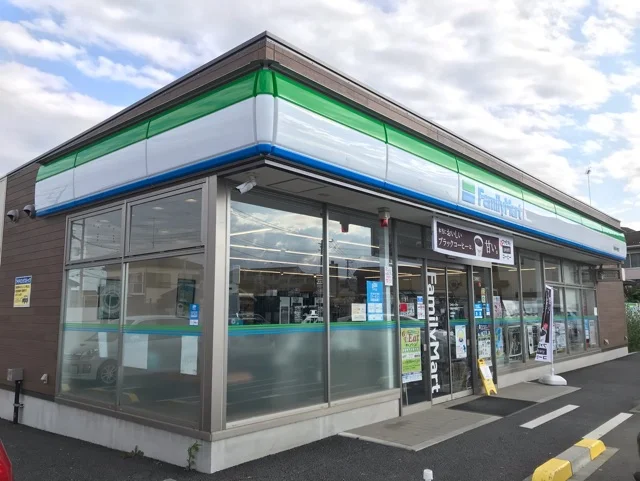 ファミリーマートまで100m