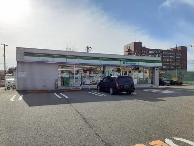 ファミリーマート高岡市役所前店まで800m