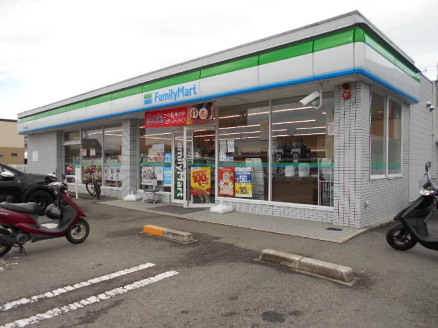 ファミリーマート南出島店様まで220m
