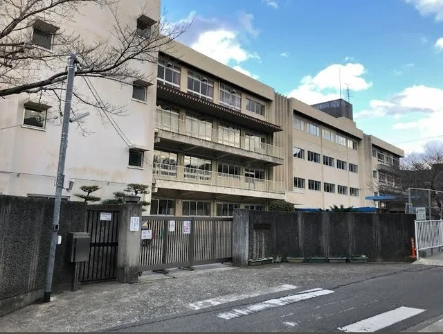 矢野小学校まで800m