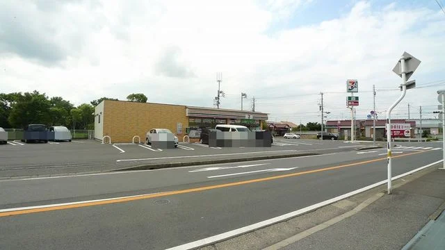 セブンイレブン木更津中里店まで700m