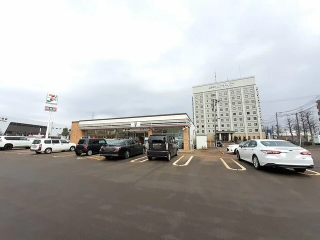 セブンイレブン燕三条駅前店まで600m