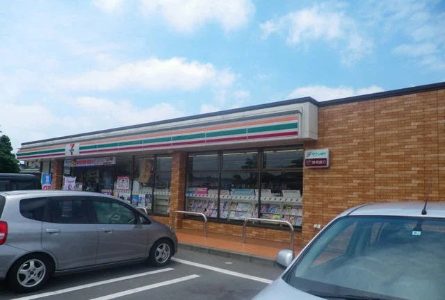 セブンイレブン裾野稲荷店まで1100m