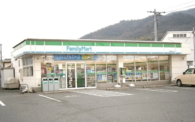 ファミリーマート南広江店まで300m