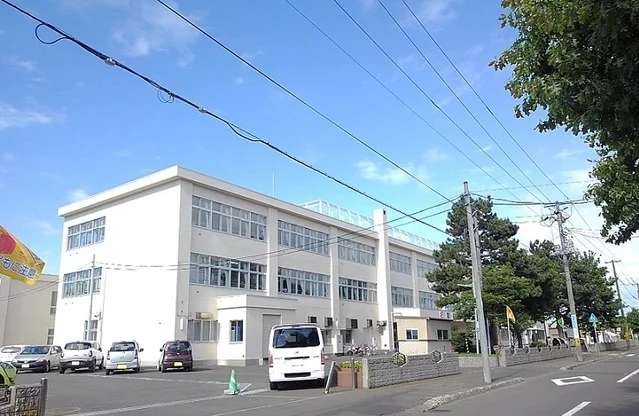 篠路小学校まで400m