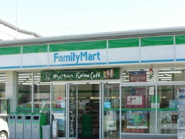 ファミリーマートまで750m