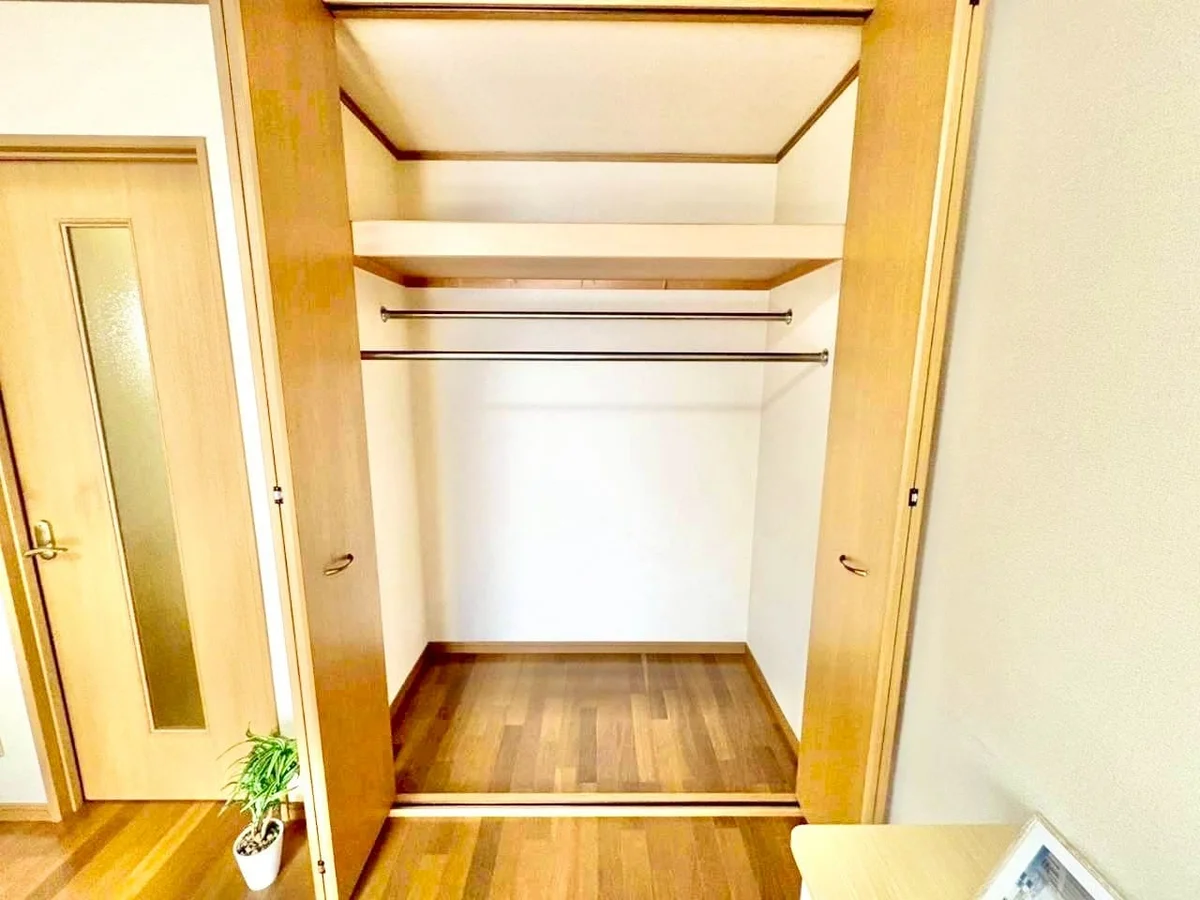 ※撮影用の観察植物・食器調理器具・雑貨類等はございません。※写真は現況優先