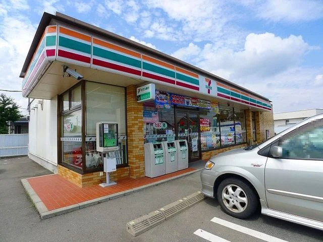 セブンイレブン尾島亀岡店まで110m