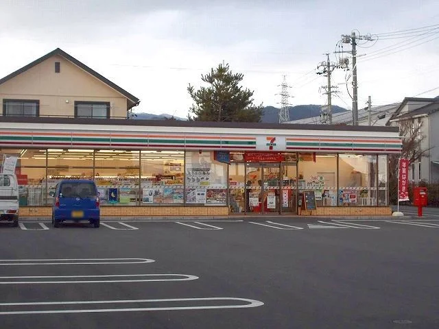 セブンイレブン　岡谷西堀店まで700m