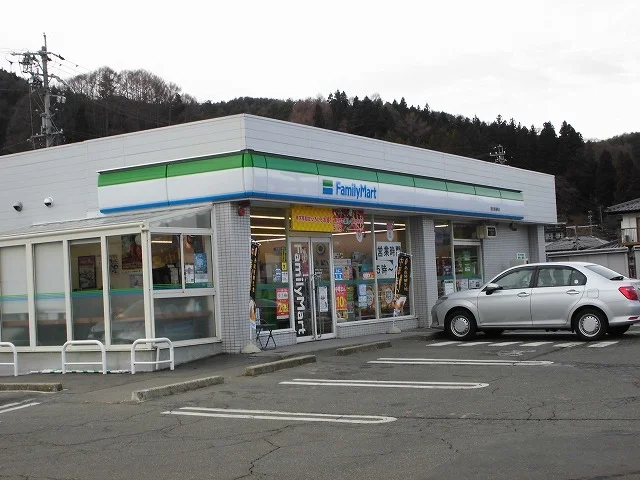 ファミリーマート 岡谷湊湖畔店まで700m