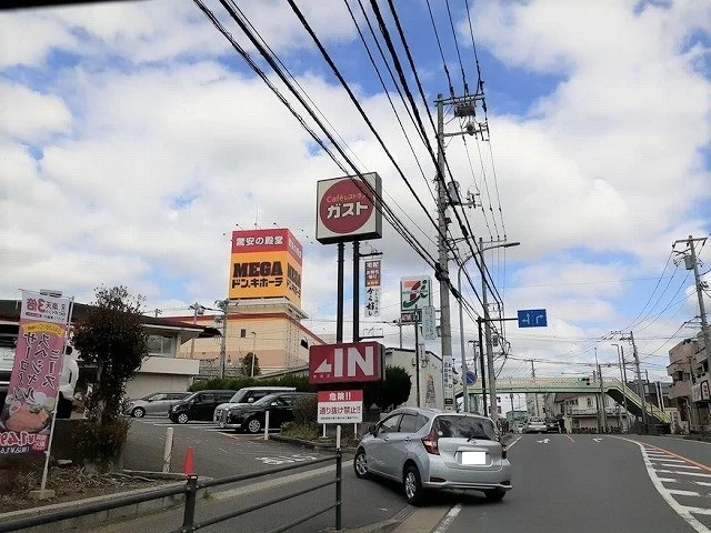 ガスト綾瀬店まで300m