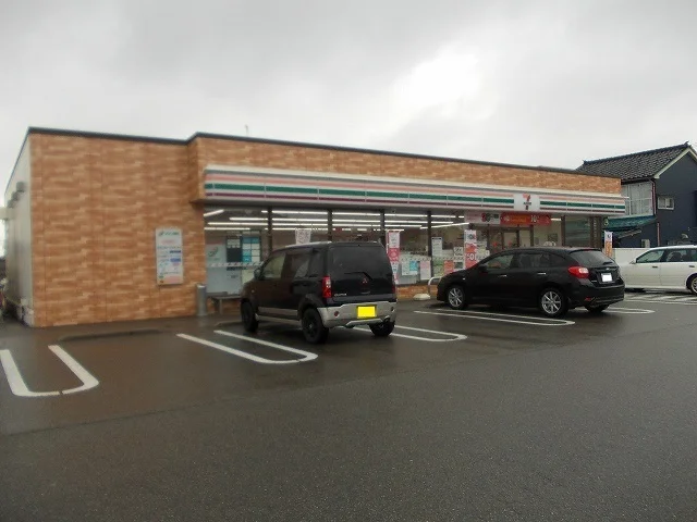 セブンイレブンまで270m