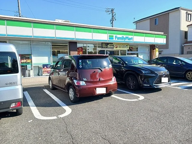 ファミリーマート港甚兵衛通店まで840m
