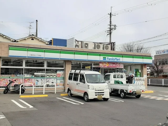 ファミリーマート様まで251m