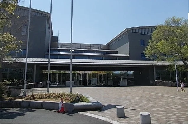 県立図書館さんまで1400m