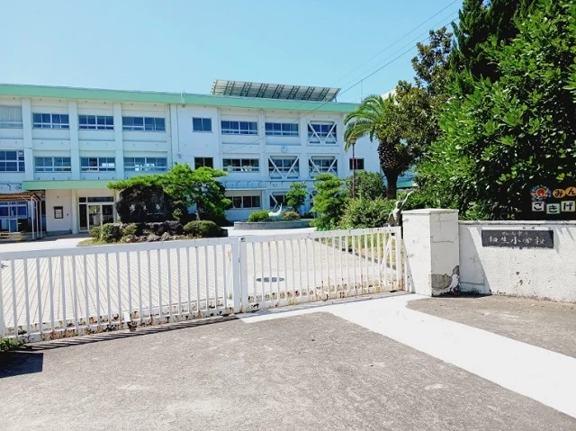 松山市立垣生小学校様まで1400m