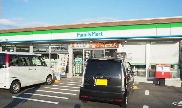 ファミリーマート浜乃木１丁目店まで500m