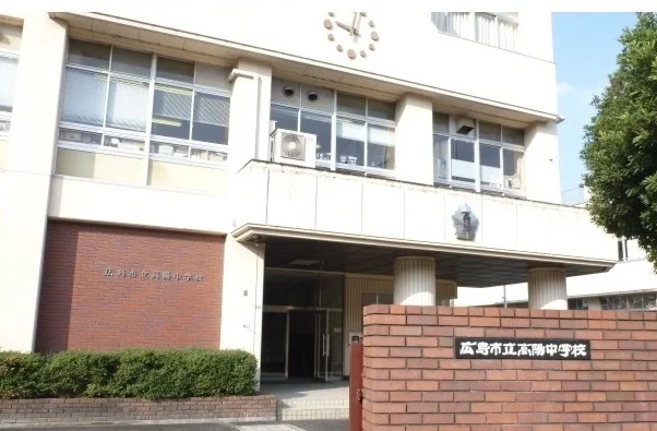 高陽中学校まで1000m