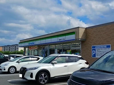 ファミリーマート南片江三丁目店まで230m