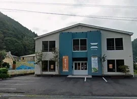 葉山家具本店まで158m