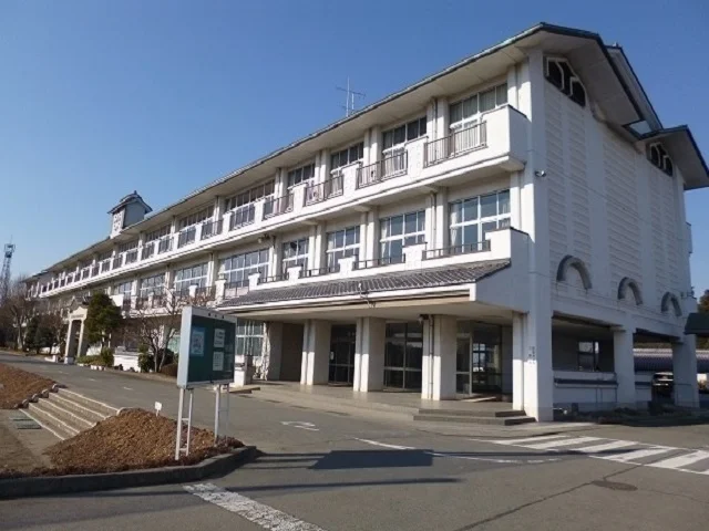 真岡西中学校まで890m