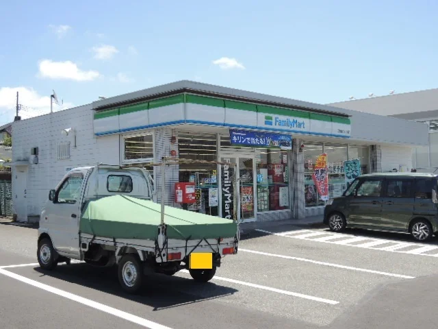 ファミリーマート万野原バイパスまで300m