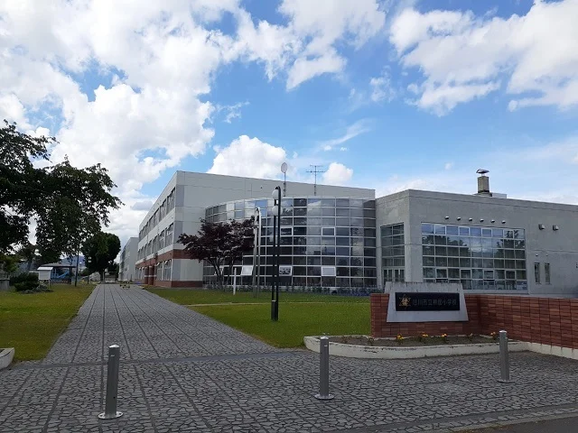 旭川市立神居小学校まで1100m