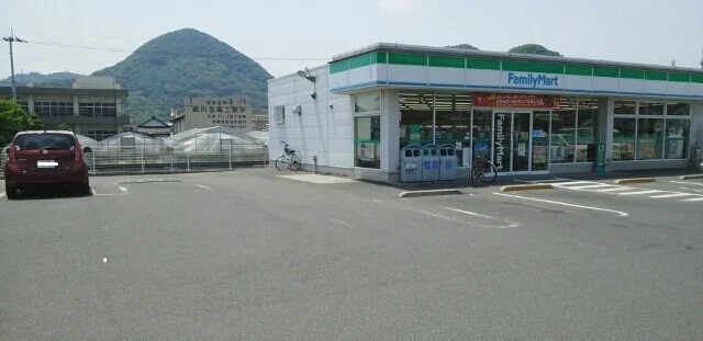 ファミリーマート御厩店さんまで600m