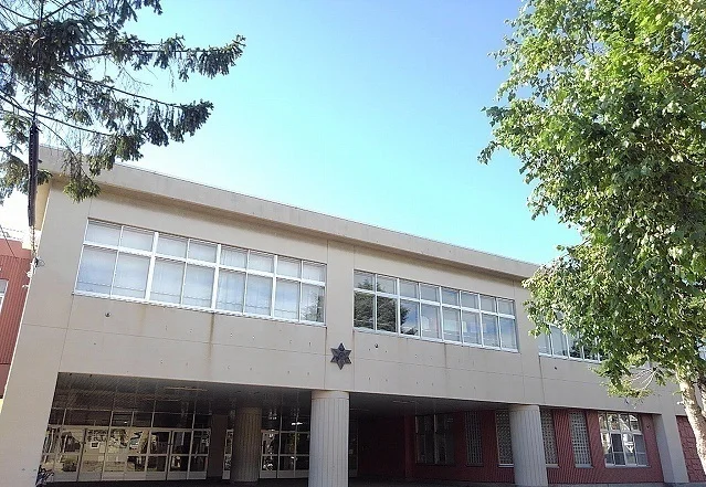 前田中央小学校まで1300m