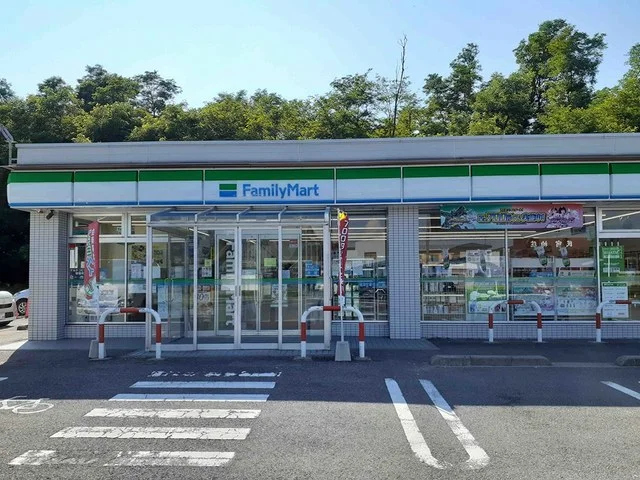 ファミリーマート能代港入口店まで463m