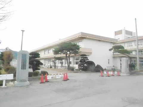 大玉村立大玉中学校まで1100m