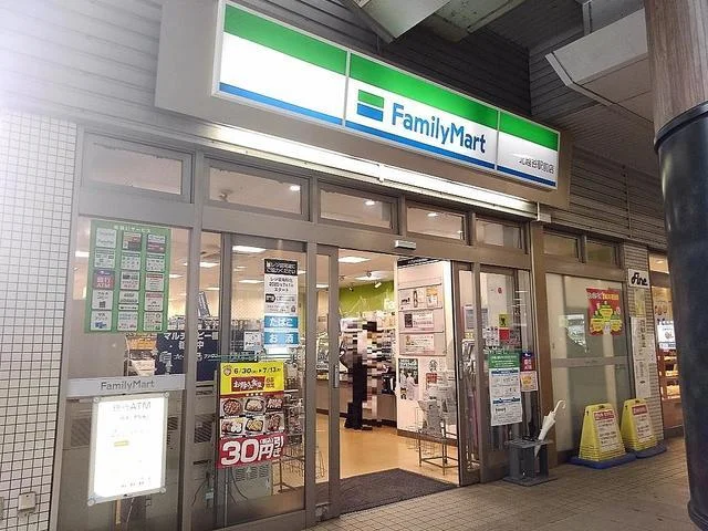 ファミリーマート北越谷駅前店まで250m