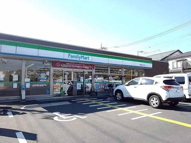 ファミリーマート草加旭町２まで210m