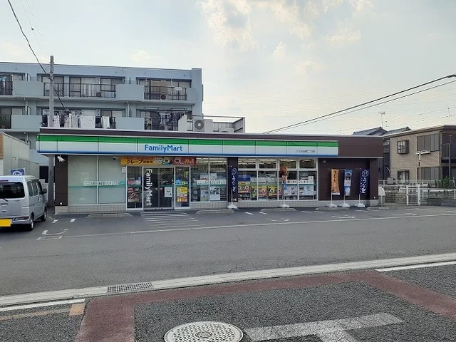 ファミマさいたま日進町2丁目店まで900m