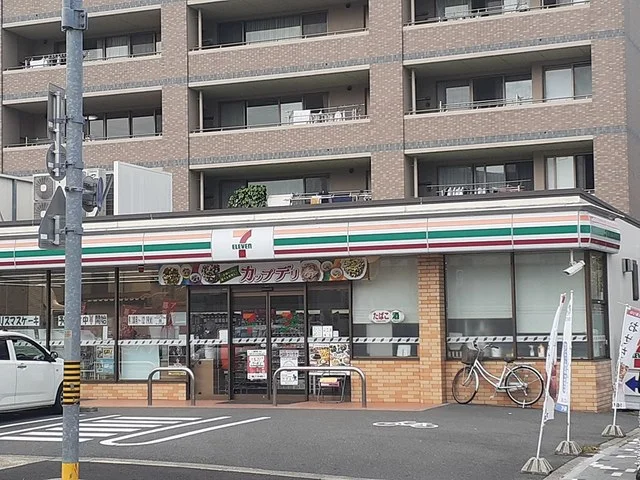 セブンイレブンまで537m