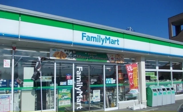 ファミリーマートまで360m