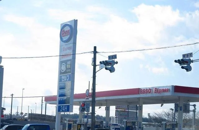 ガソリンスタンドＥＳＳＯまで500m