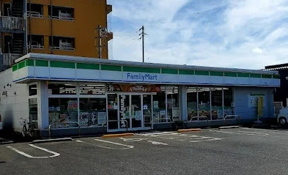 ファミリーマートさんまで450m
